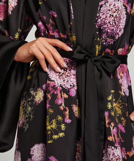 Satynowe kimono, Czarny