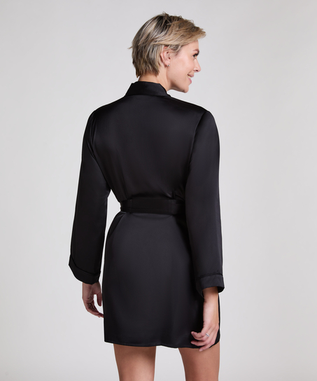 Satynowe kimono, Czarny