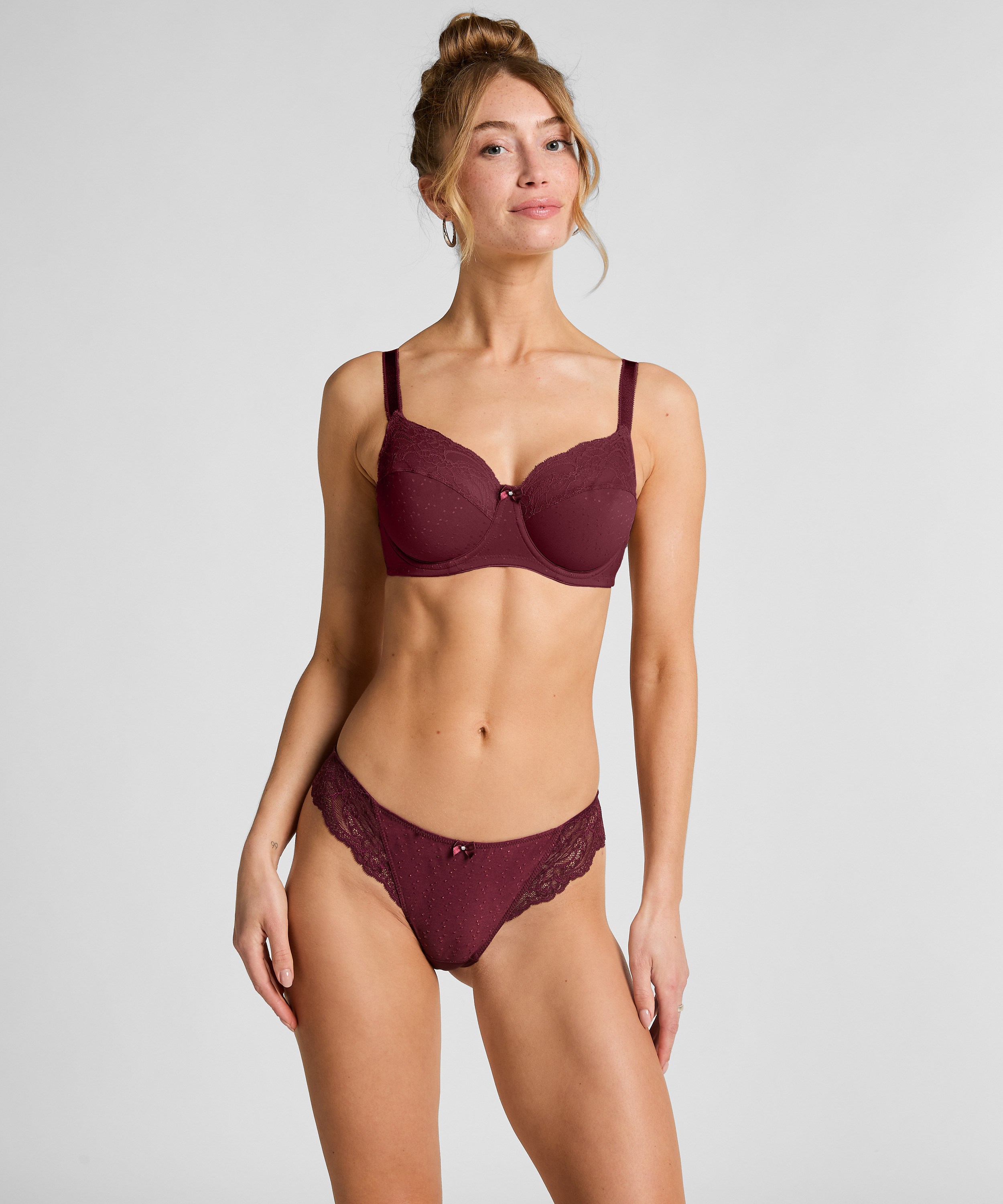 Stringi Sophie, Czerwony, main