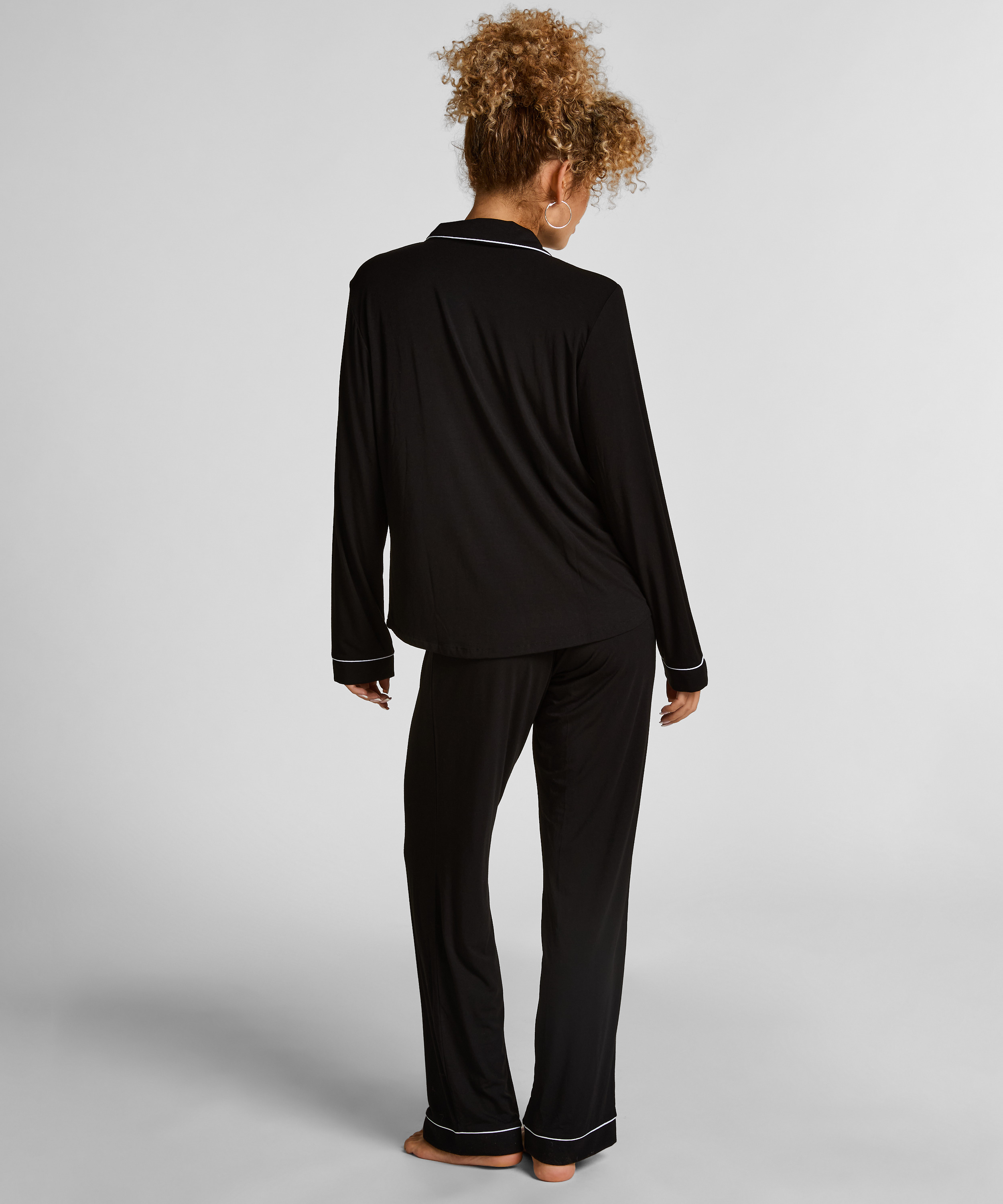 Narzutka Essential z dżerseju z długim rękawem, Czarny, main