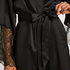 Satynowe kimono, Czarny