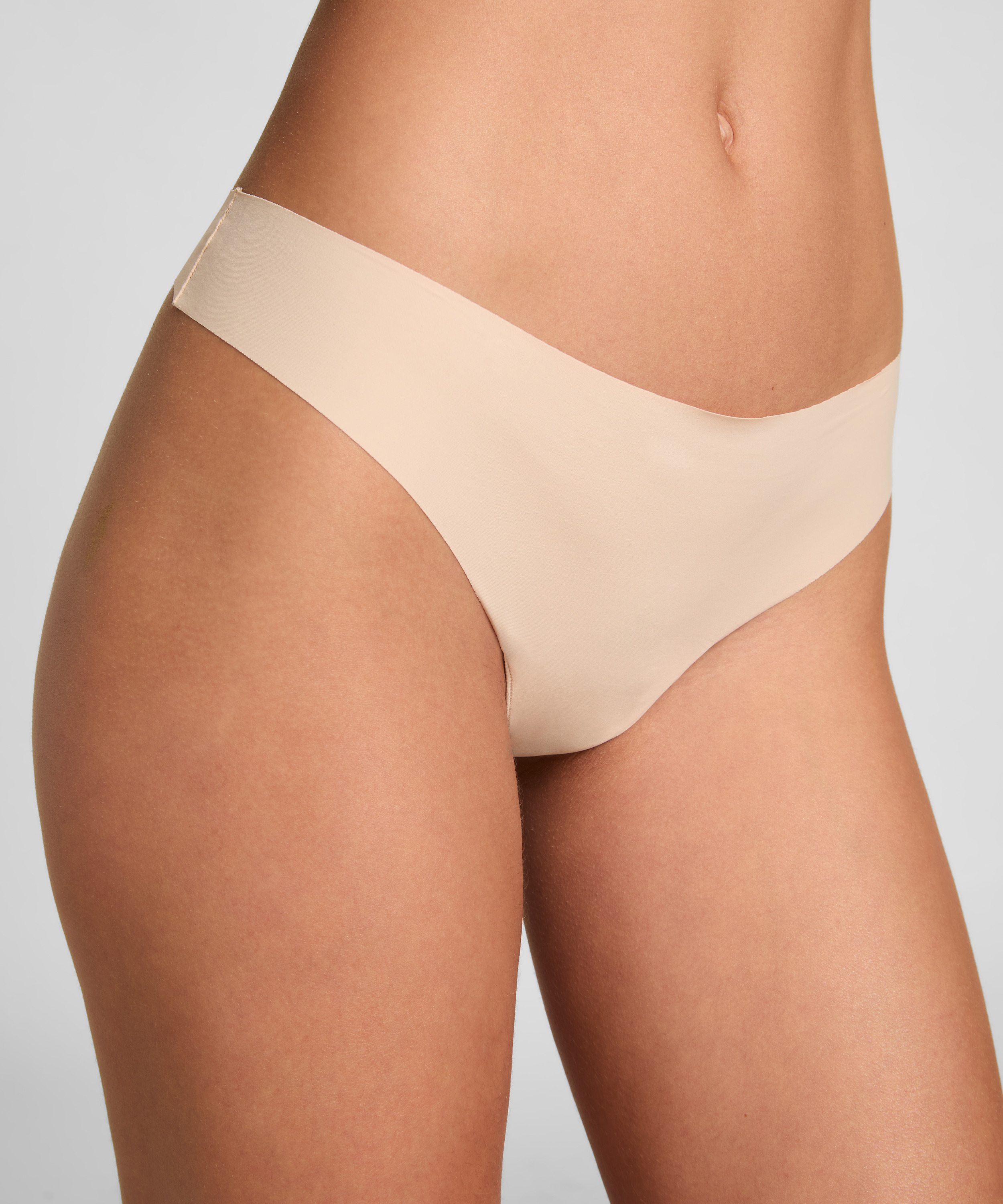 Niewidzialne stringi basic, Beżowy, main