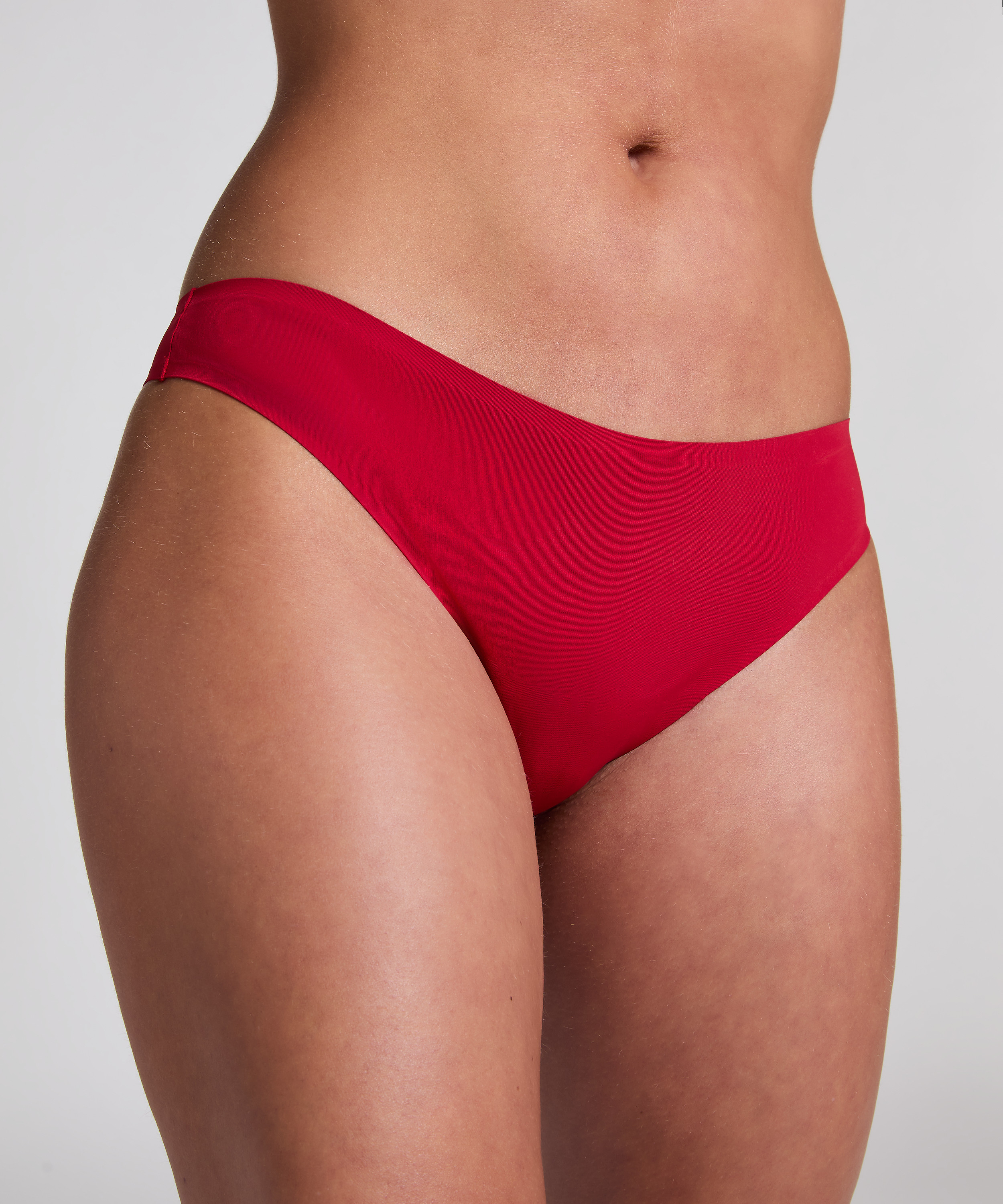Niewidzialne stringi basic, Czerwony, main