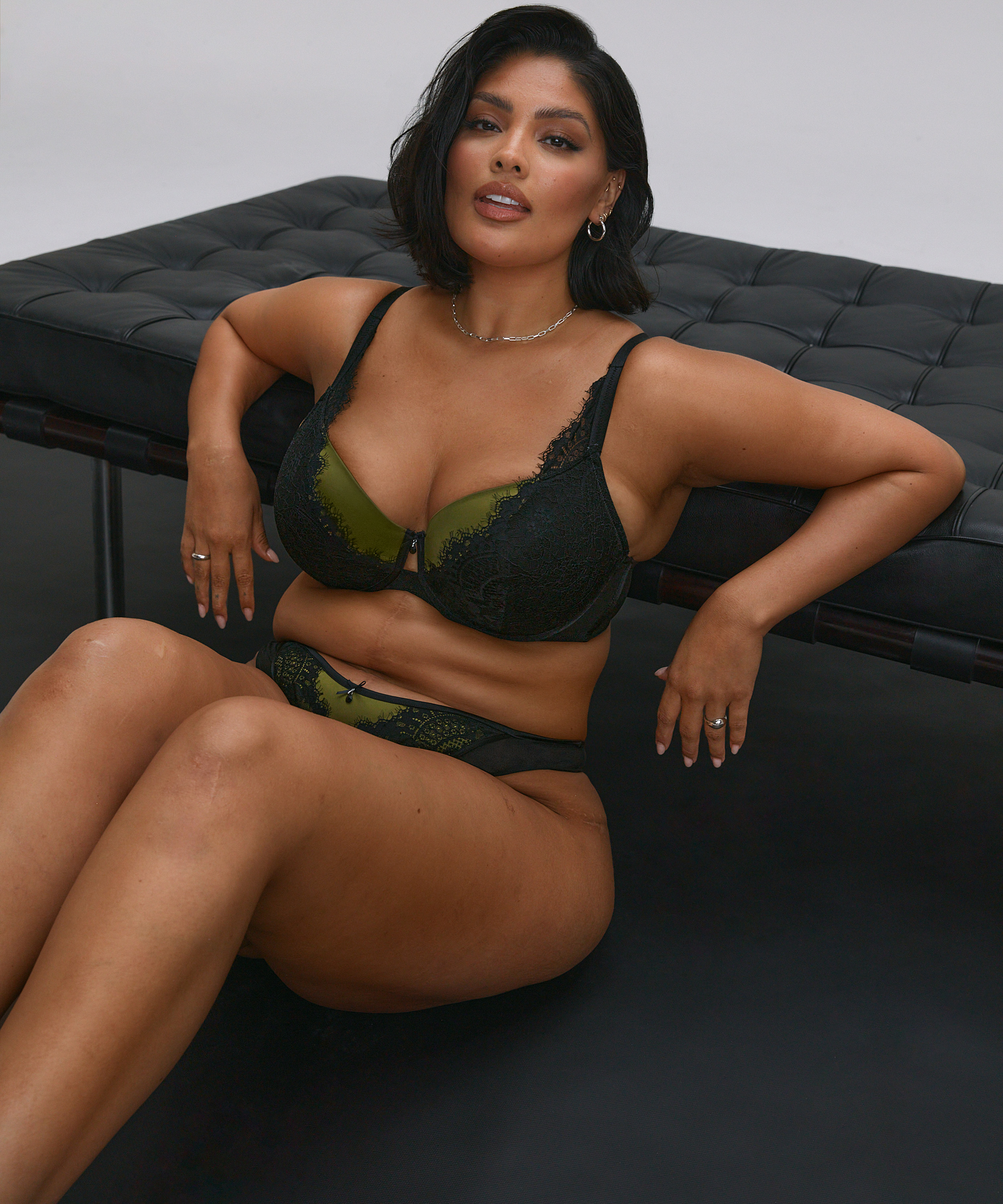 Biustonosz usztywniany z fiszbinami Mirabella, Czarny, main