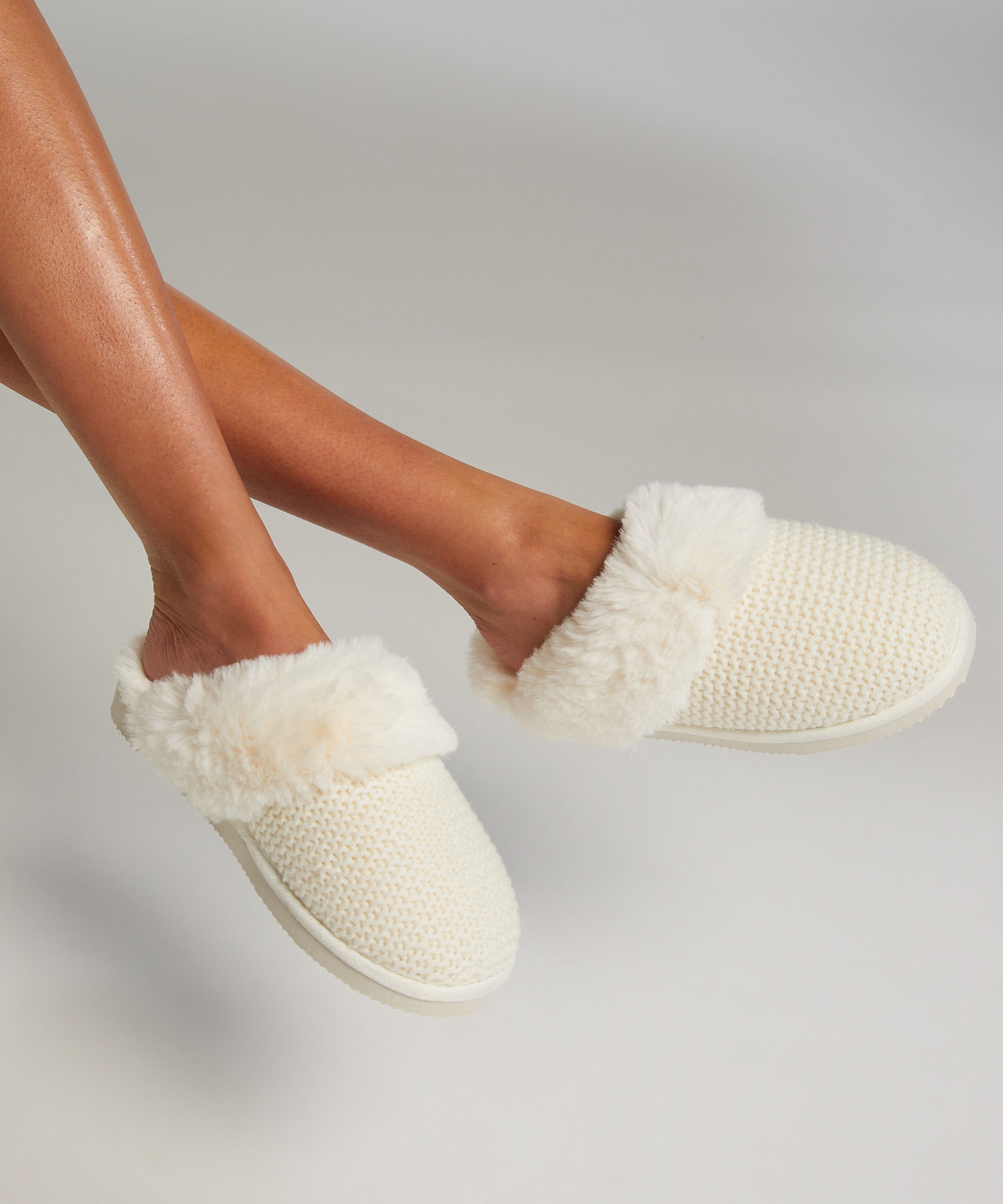 Kapcie Teddy Mule, Biały