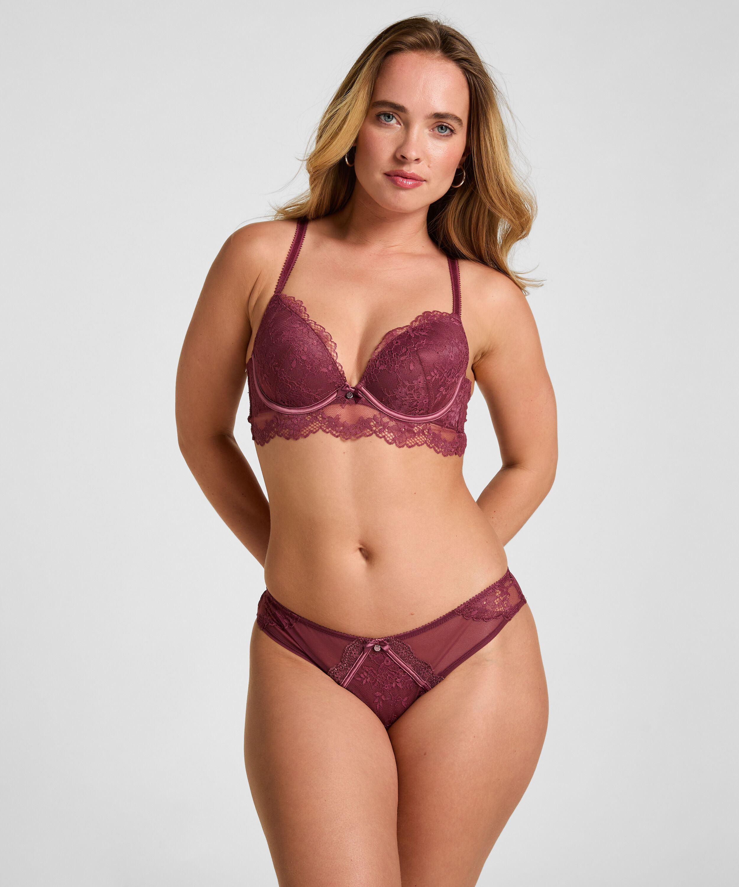 Brazyliany Naomi, Fioletowy