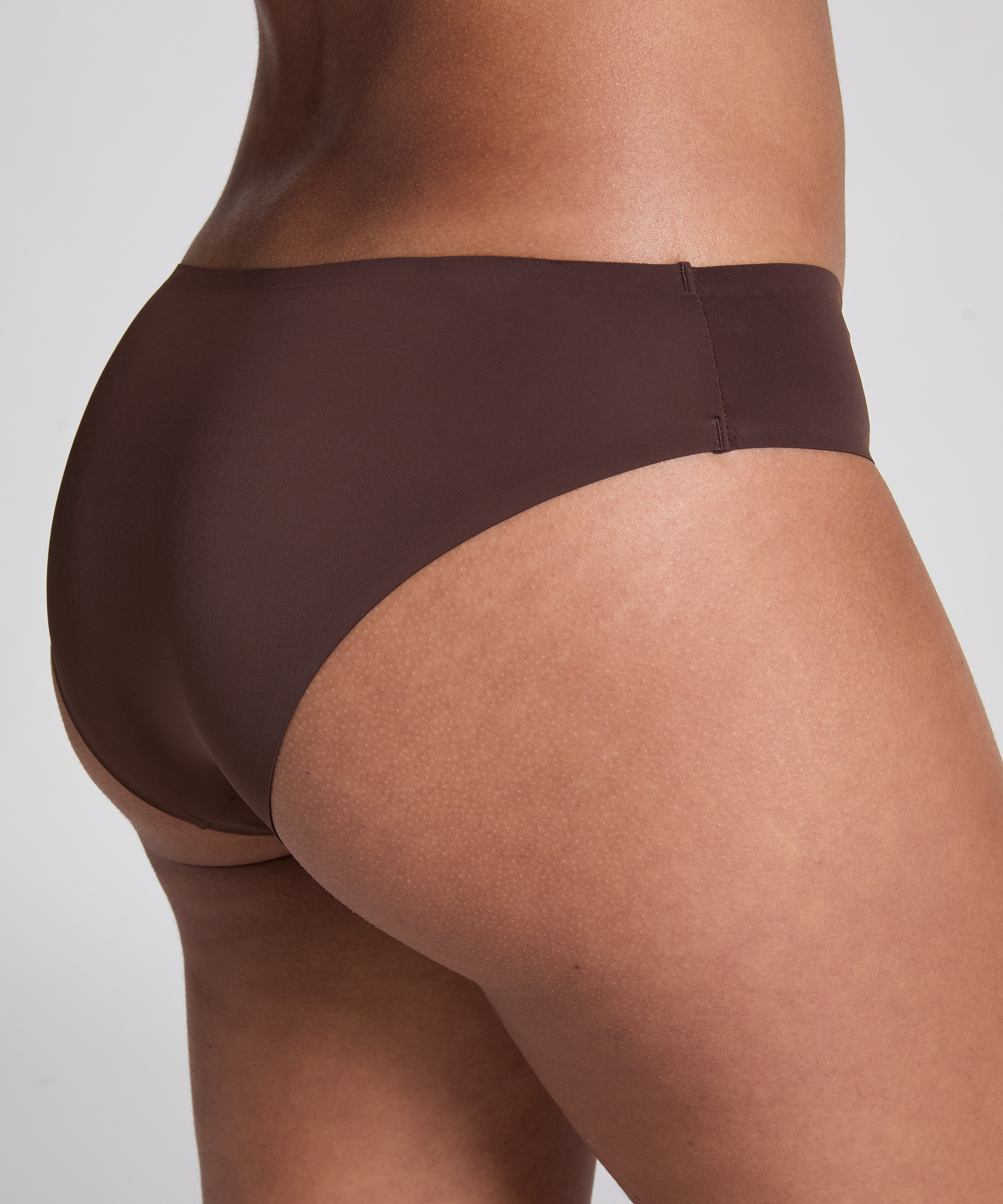 Niewidoczne brazyliany, Brązowy, main