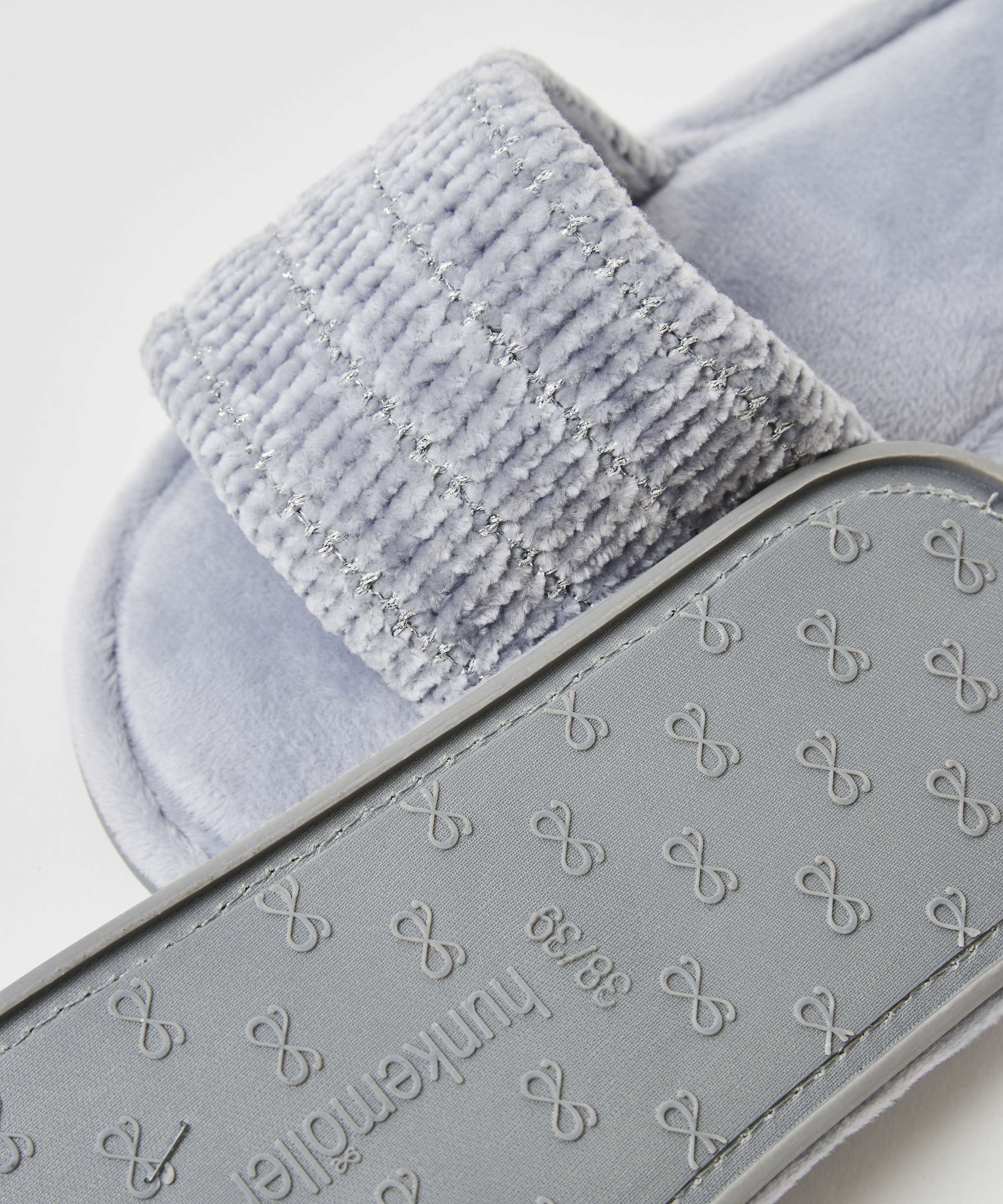 Lady Slippers, Szary, main