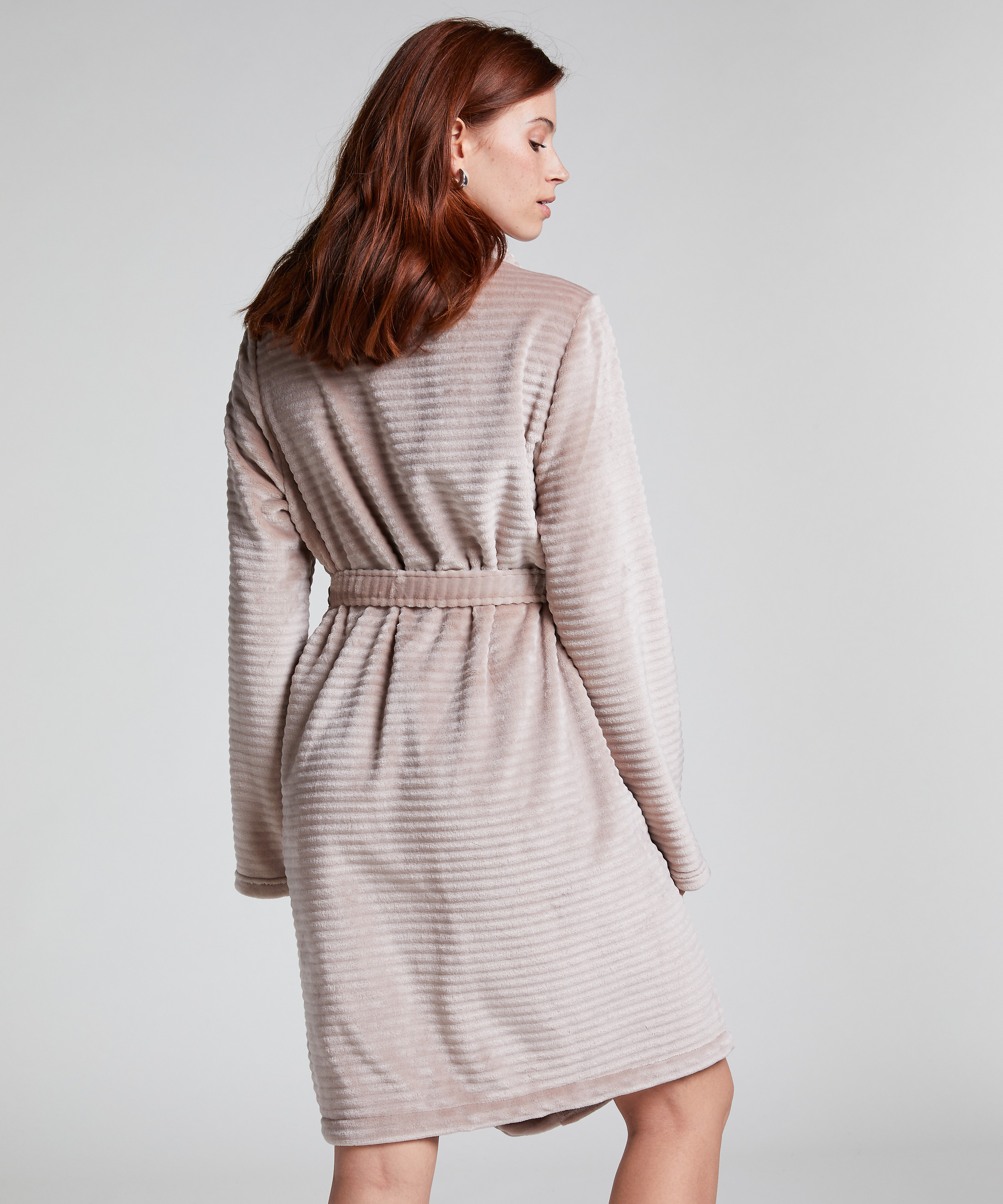 Kr&oacute;tki szlafrok z prążkowanego polaru, Beżowy, main