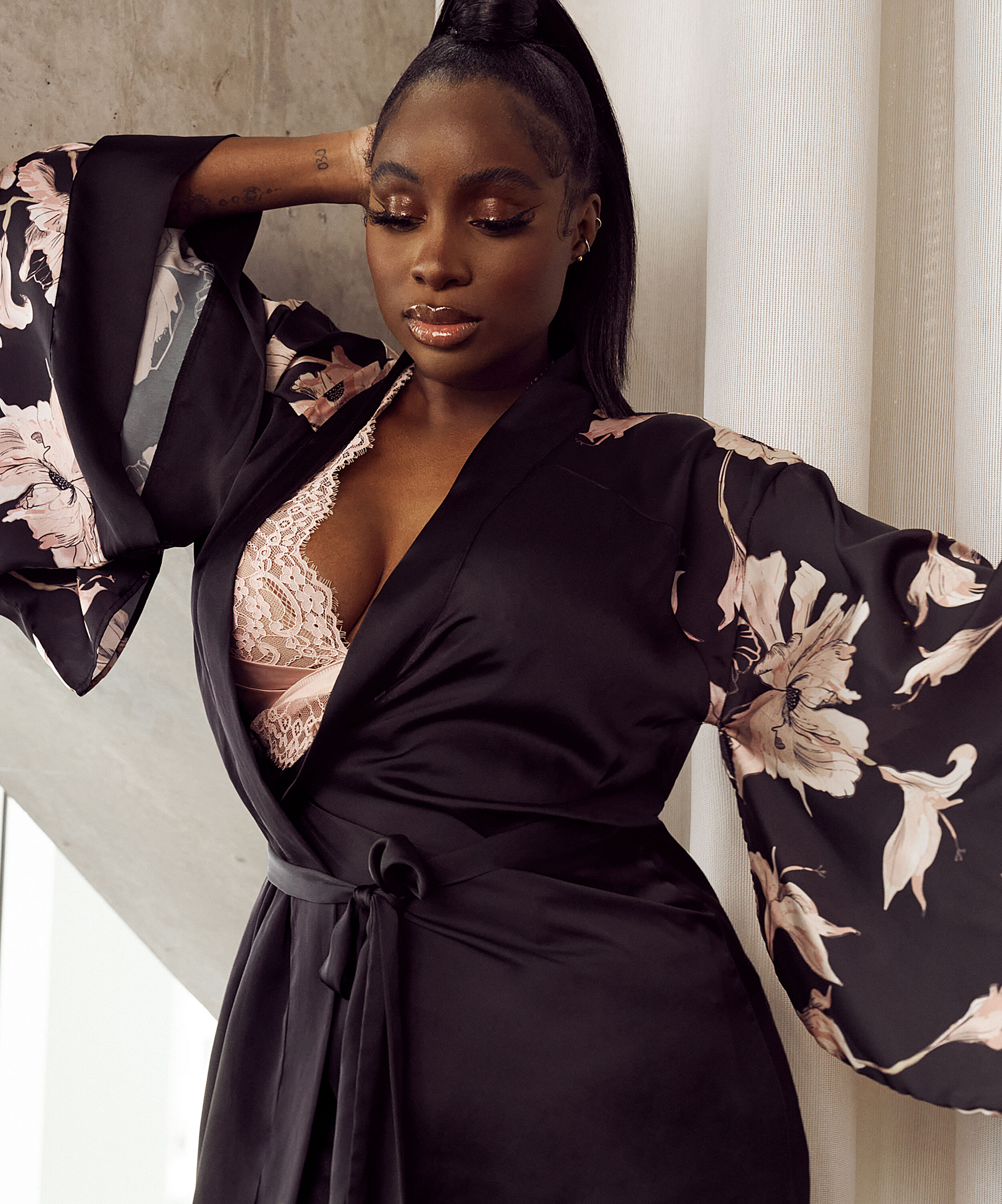 Kimono satynowe Bloom, Czarny