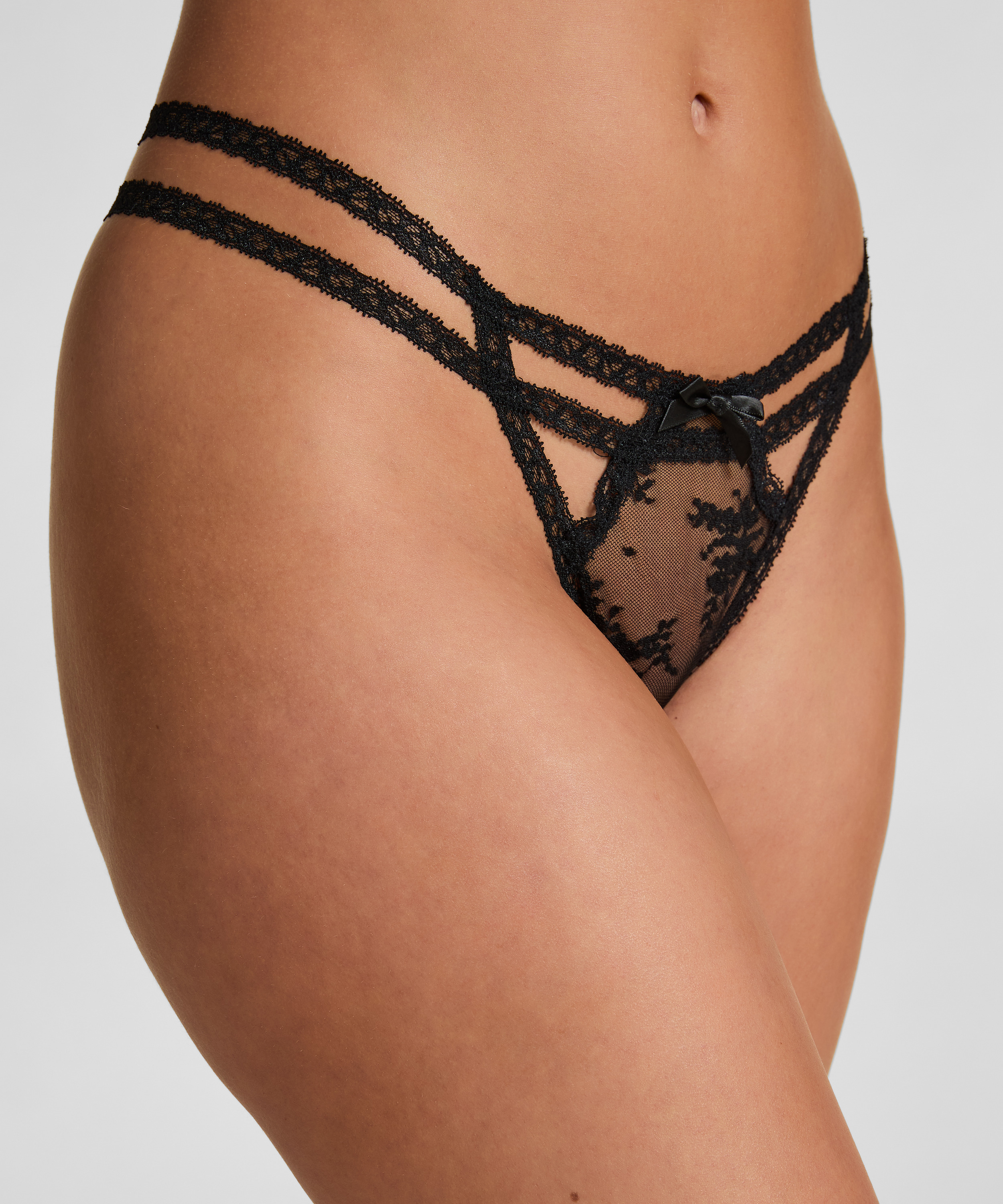 Stringi Irina, Czarny, main