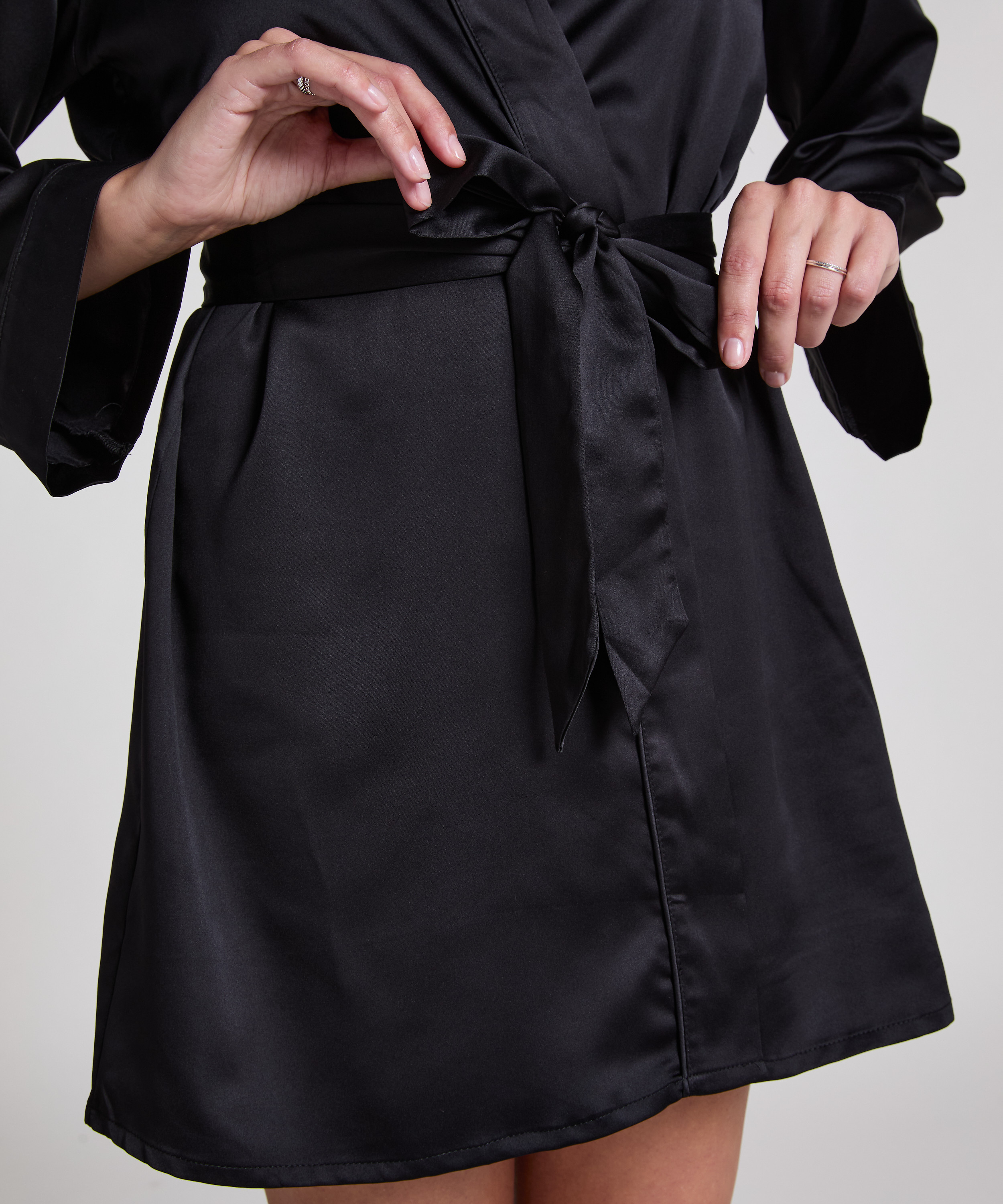 Satynowe kimono, Czarny, main
