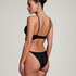 Brazyliany Anouk, Czarny