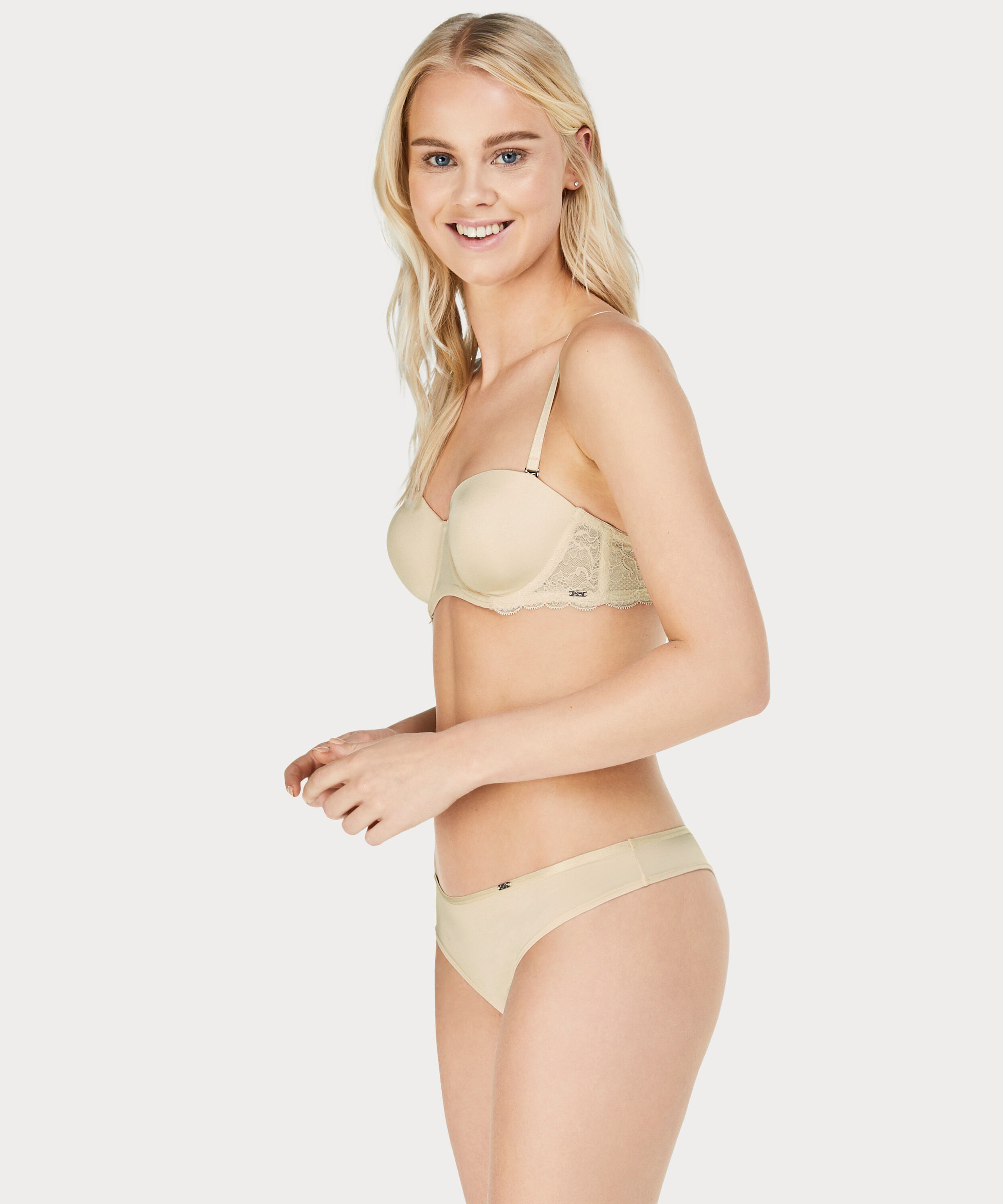 Angie Thong, R&oacute;żowy