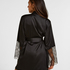 Satynowe kimono, Czarny