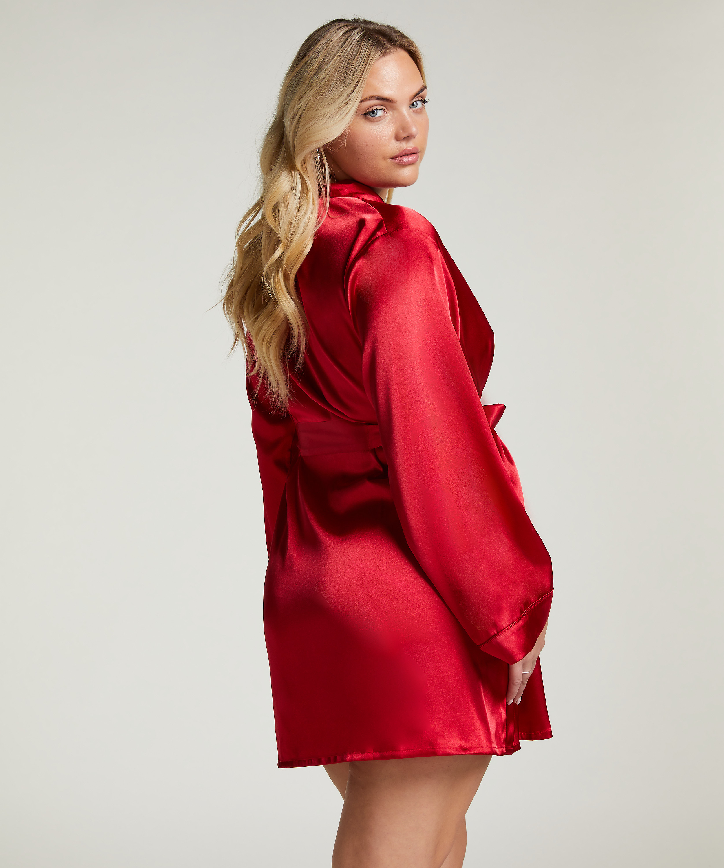Satynowe kimono, Czerwony, main