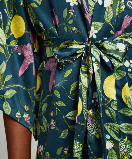 Satynowe kimono, Niebieski
